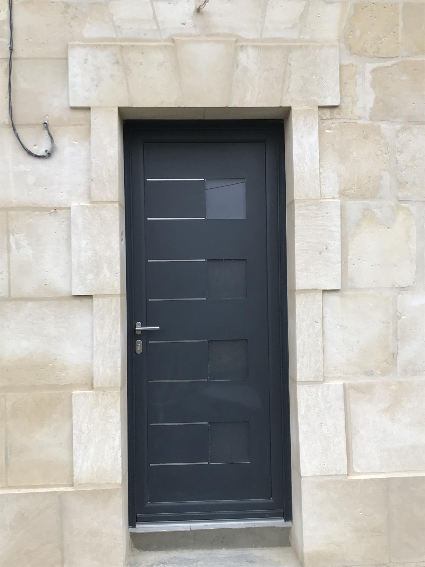 Encadrement de porte en pierre