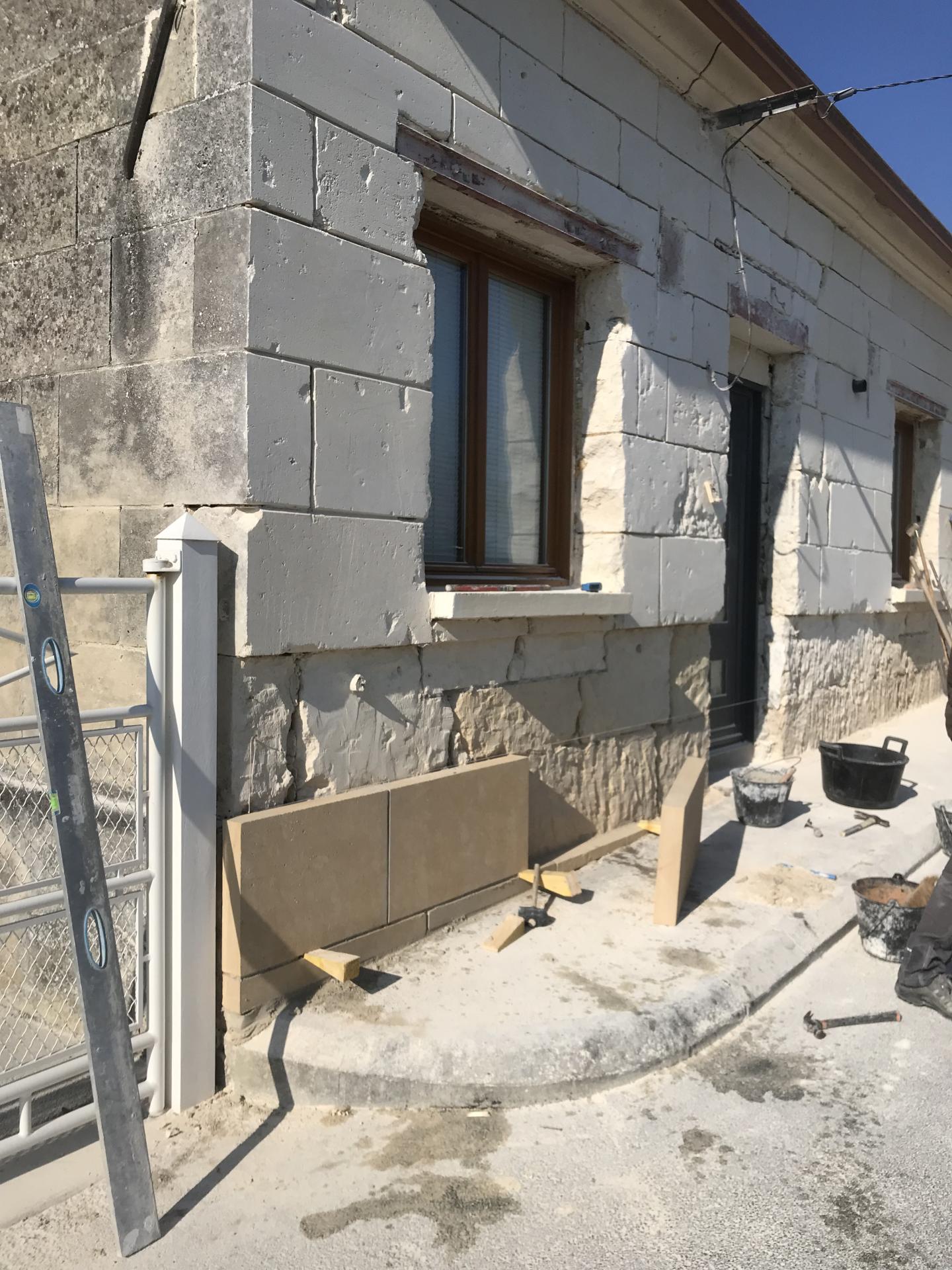 Rénovation façade pierre en cours