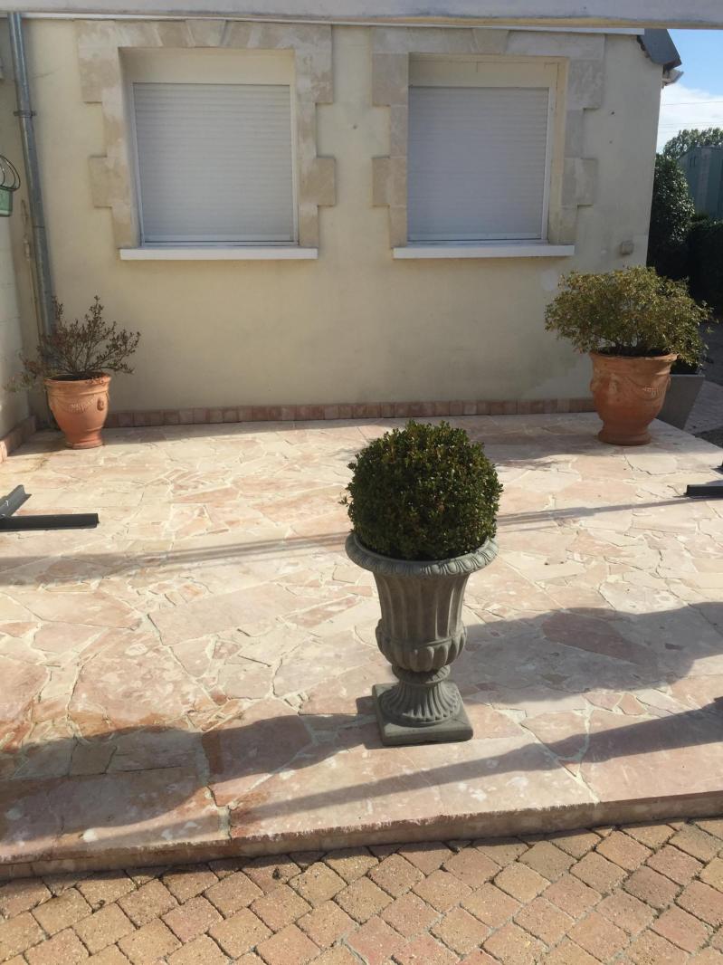 Terrasse en rose de garde Jaux